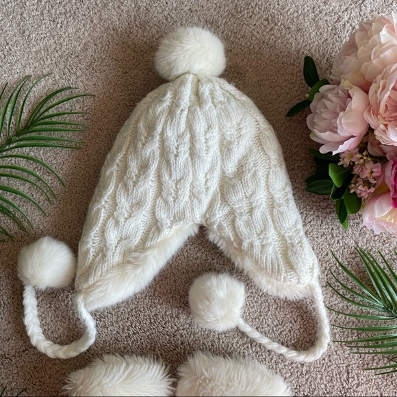 Super Cute Knitted Beanie & Gloves Set - Picture 7 of 12